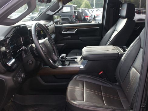 Used 2024 Chevrolet Silverado 1500 High Country w/ Midnight Edition AWD/4WD image 17