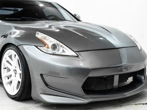 Used 2016 Nissan 370Z Coupe RWD image 10