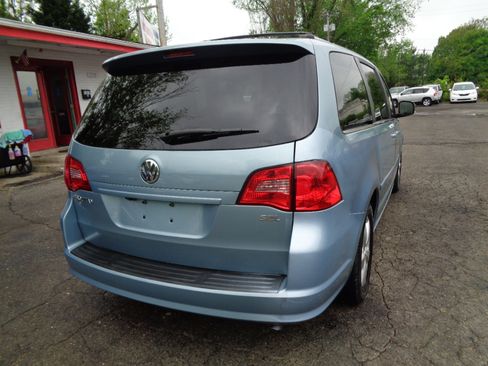 Used 2009 Volkswagen Routan SEL Premium image 5