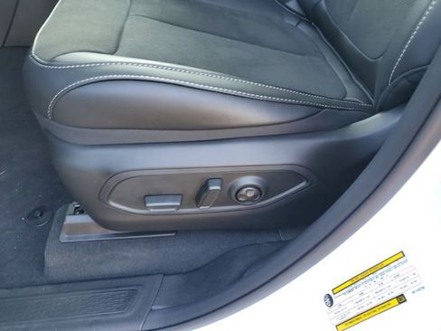 New 2025 Jeep Grand Cherokee Altitude image 12