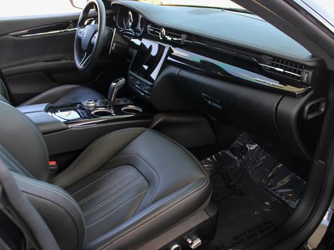 Used 2022 Maserati Quattroporte Modena Q4 AWD/4WD image 17