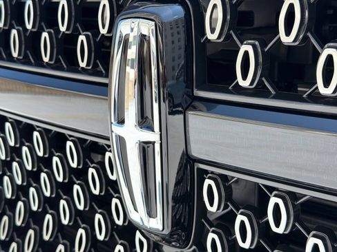 New 2027 Lincoln Navigator Premiere AWD/4WD image 14