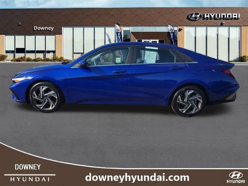 Used 2025 Hyundai Elantra SEL FWD image 2