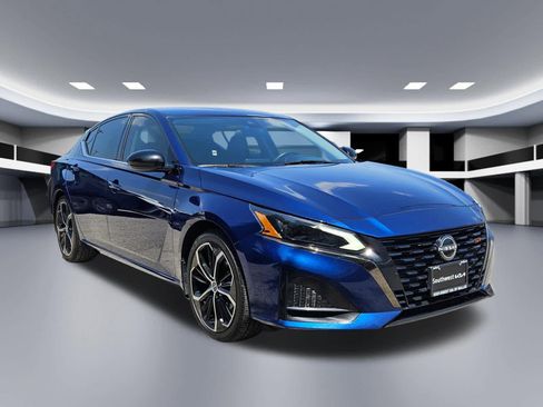 Used 2023 Nissan Altima 2.5 SR FWD image 6