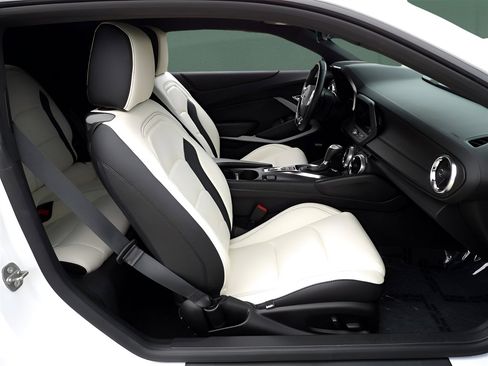 Used 2021 Chevrolet Camaro LT w/ RS Package image 15