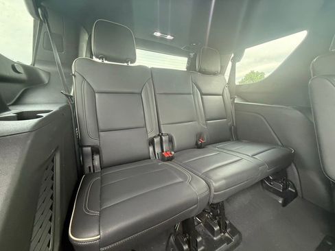 Used 2024 GMC Yukon SLT image 25