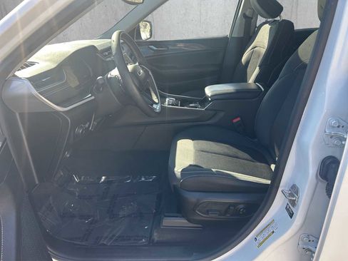 Used 2023 Jeep Grand Cherokee L Laredo w/ Luxury Tech Group I image 11