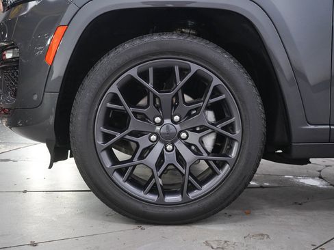 Used 2025 Jeep Grand Cherokee Summit AWD/4WD image 30