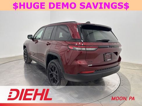 New 2025 Jeep Grand Cherokee Altitude AWD/4WD image 5