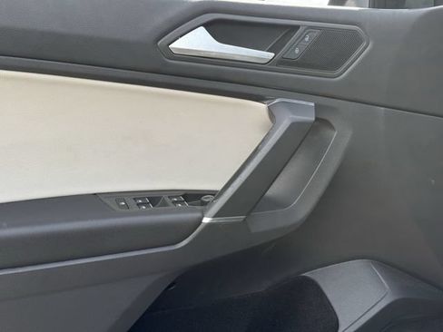 Used 2020 Volkswagen Tiguan SE w/ Panoramic Sunroof Package FWD image 24