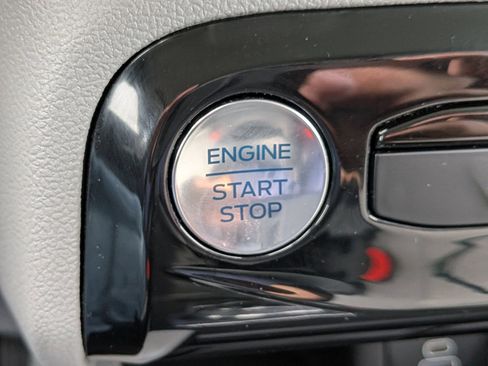 Certified 2025 Ford Escape Platinum image 32