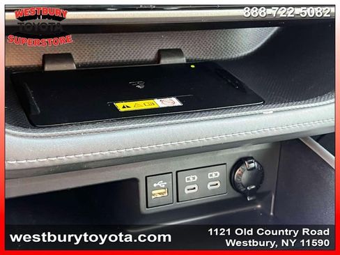 Used 2023 Toyota Highlander XLE AWD/4WD image 34