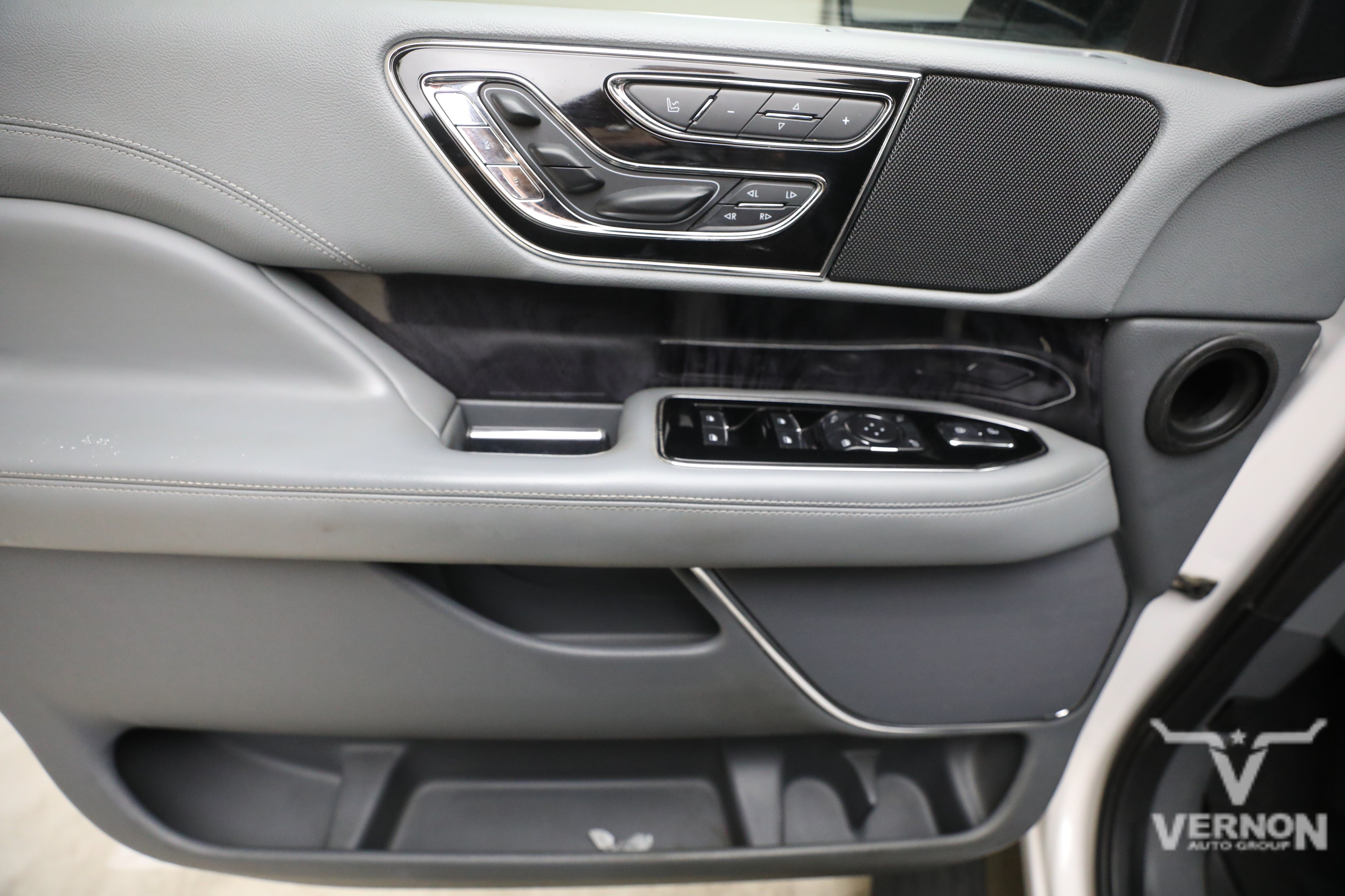 Used 2019 Lincoln Navigator L Select w/ Technology Package RWD image 19