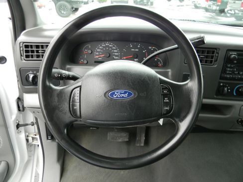 Used 2003 Ford F350 XLT image 6