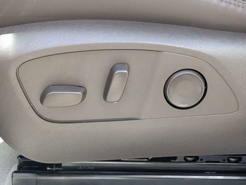 Used 2025 GMC Acadia Denali FWD image 21