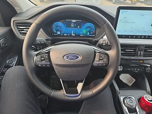 Used 2025 Ford Escape Platinum AWD/4WD image 18