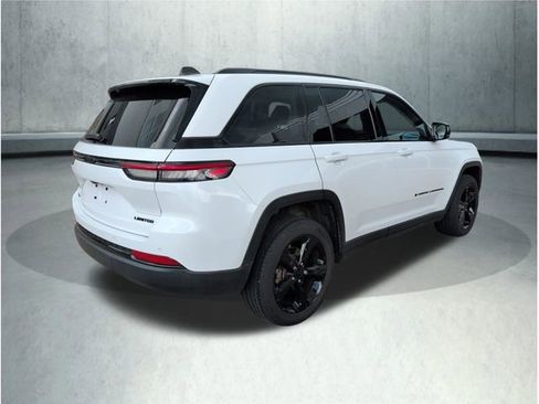 Used 2023 Jeep Grand Cherokee Limited w/ Black Appearance Package AWD/4WD image 7