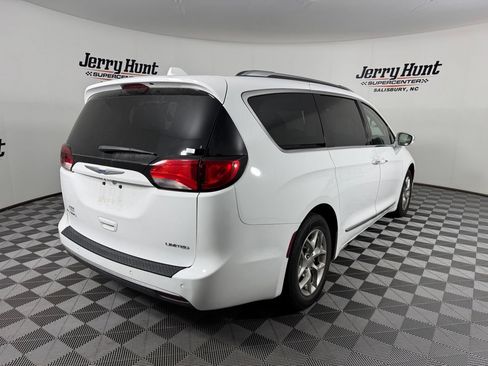 Used 2018 Chrysler Pacifica Limited FWD image 7