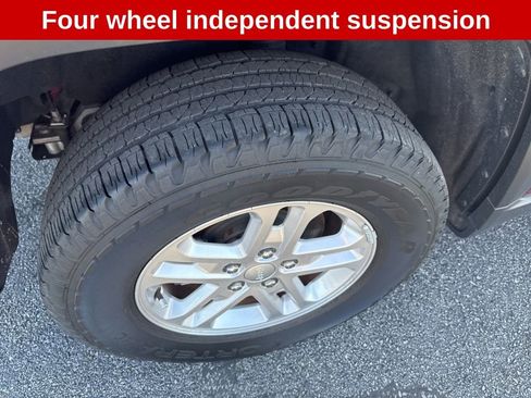 Used 2023 Jeep Grand Cherokee Laredo image 13