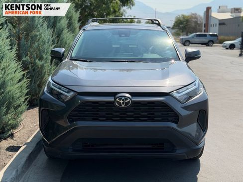 Used 2025 Toyota RAV4 XLE AWD/4WD image 2