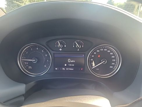 Used 2023 Buick Enclave Essence image 19