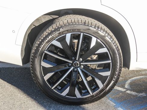 Used 2025 Volvo XC90 B5 Plus image 9