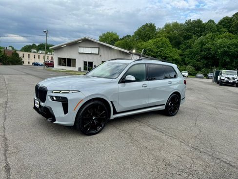 Used 2023 BMW X7 xDrive40i w/ Executive Package AWD/4WD image 2