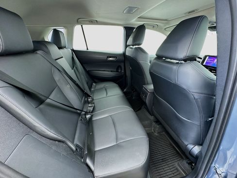 Used 2025 Toyota Corolla Cross XLE w/ Convenience Package FWD image 19