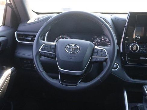 Certified 2024 Toyota Highlander XSE image 26