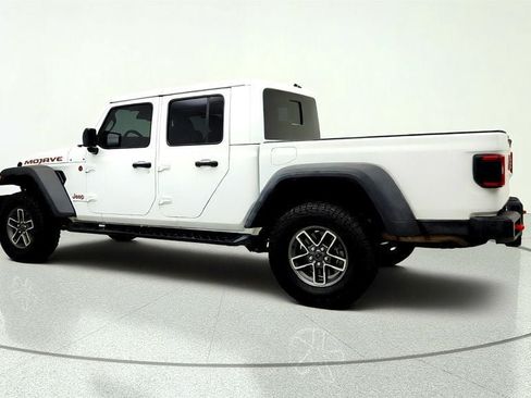 Used 2025 Jeep Gladiator Mojave w/ Convenience Group AWD/4WD image 7