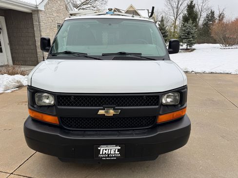 Used 2015 Chevrolet Express 2500 image 9