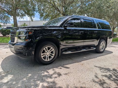 Used 2019 Chevrolet Suburban LT AWD/4WD image 3