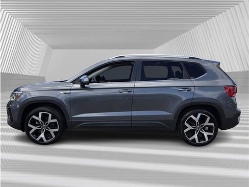 Used 2022 Volkswagen Taos SEL image 2