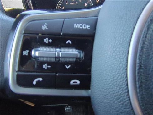 Used 2021 Kia Sorento LX image 13