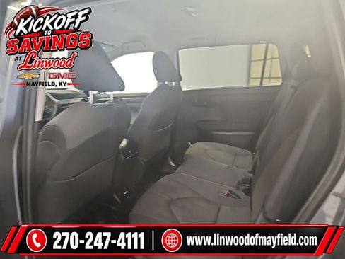 Used 2023 Toyota Highlander LE AWD/4WD image 15