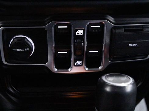 Used 2022 Jeep Wrangler Unlimited Sahara w/ Cold Weather Group image 23