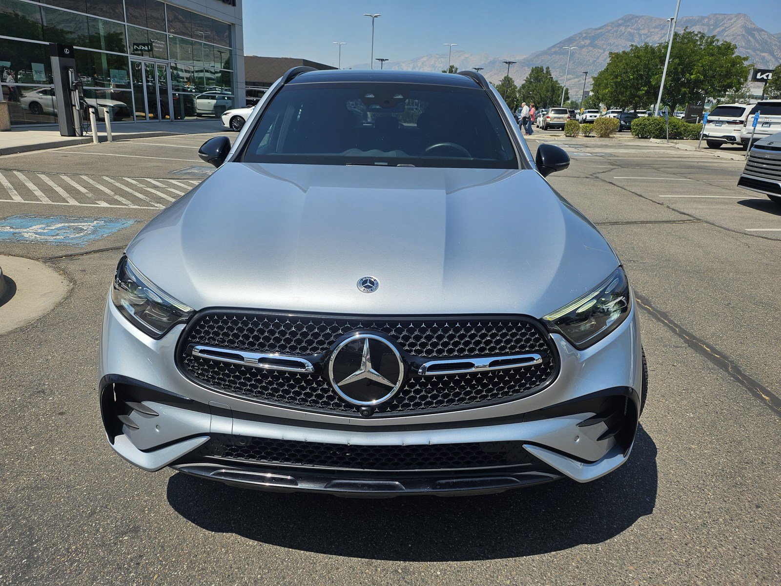Used 2023 Mercedes-Benz GLC 300 4MATIC image 2