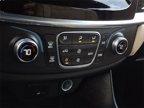 Used 2023 Chevrolet Traverse LS image 11