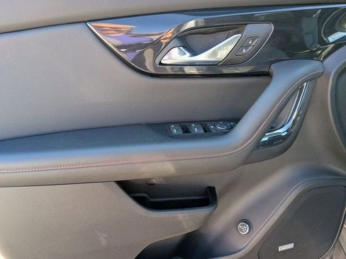 Used 2025 Chevrolet Blazer RS FWD image 11