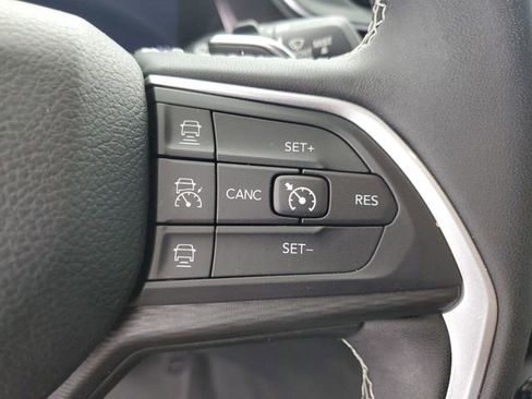 Used 2023 Jeep Grand Cherokee Laredo image 24