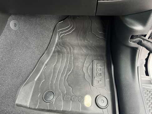 Used 2021 Jeep Wrangler Willys image 23