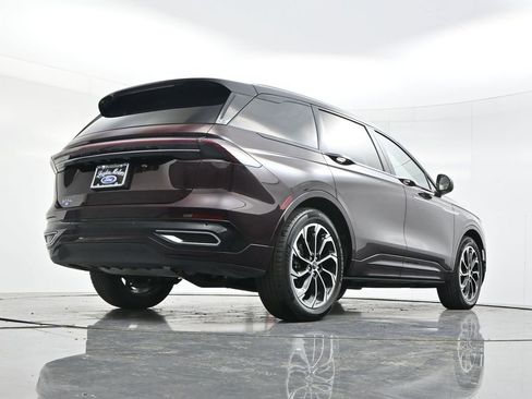 Used 2025 Lincoln Nautilus Reserve AWD/4WD image 53