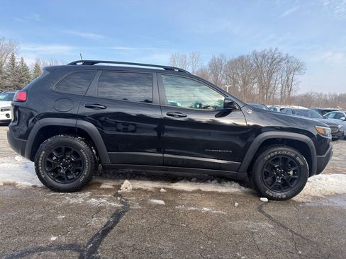 Used 2022 Jeep Cherokee Trailhawk w/ Premium Leather Package image 8