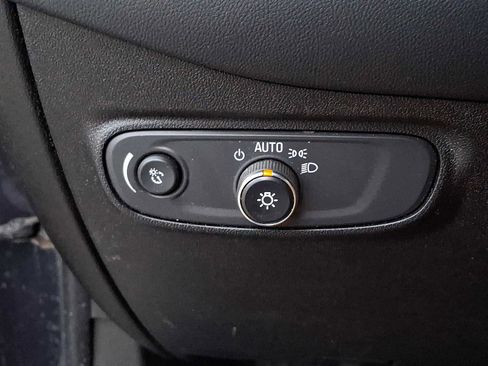 Used 2018 Chevrolet Equinox LT image 24