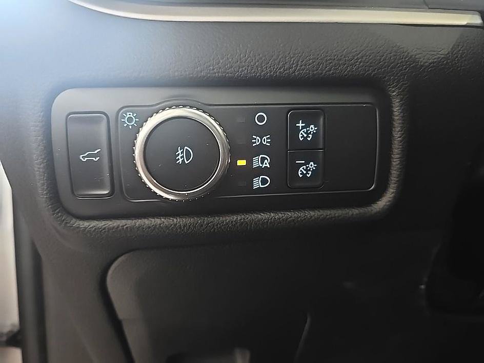 Used 2021 Ford Explorer XLT w/ Equipment Group 202A AWD/4WD image 14