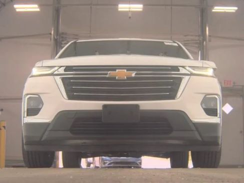 Used 2023 Chevrolet Traverse LT AWD/4WD image 3