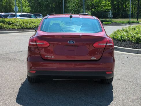 Used 2016 Ford Focus SE w/ SE Cold Weather Package FWD image 7