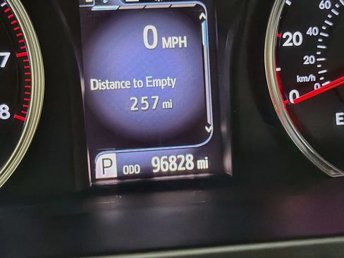 Used 2015 Toyota Camry SE FWD image 8