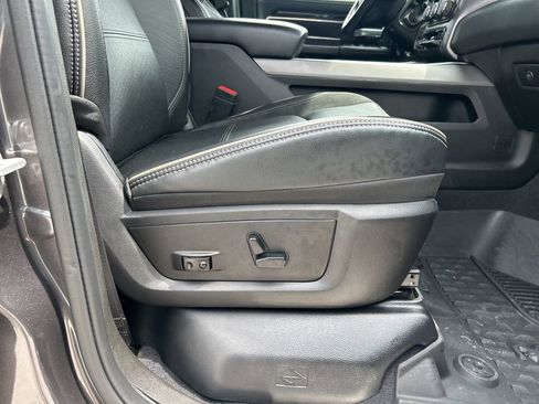 Used 2020 RAM 3500 Laramie w/ Night Edition image 33