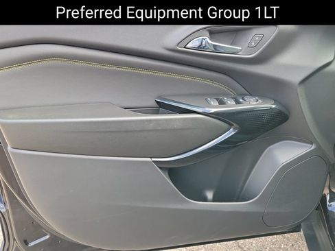 Used 2025 Chevrolet Trax LT w/ LT Convenience Package FWD image 11